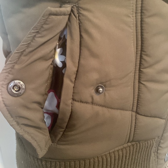 Quilted Vest  Size  12-14 XL Sage Color Floral Lining - Picture 3 of 12